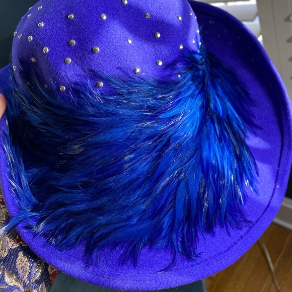 Vintage Mr. John classic purple bedazzled wool hat with blue feathers - Picture 2 of 10
